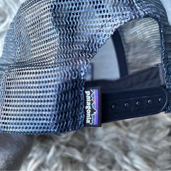 Patagonia P-6 Logo Trucker navy blue mesh snap back hat - Picture 5 of 6